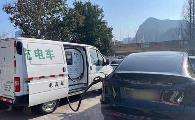 南江汽车搭电